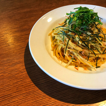 混ぜるだけ！大葉ともやしのめんつゆパスタ