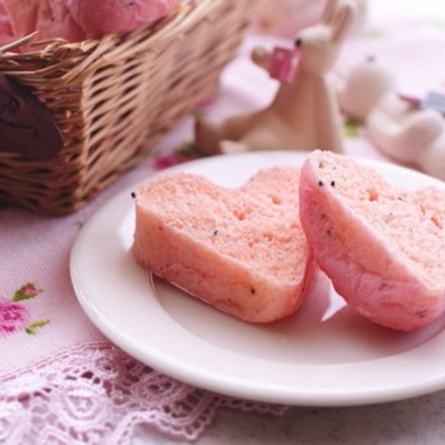 ラブリーピンクのハートの食パン