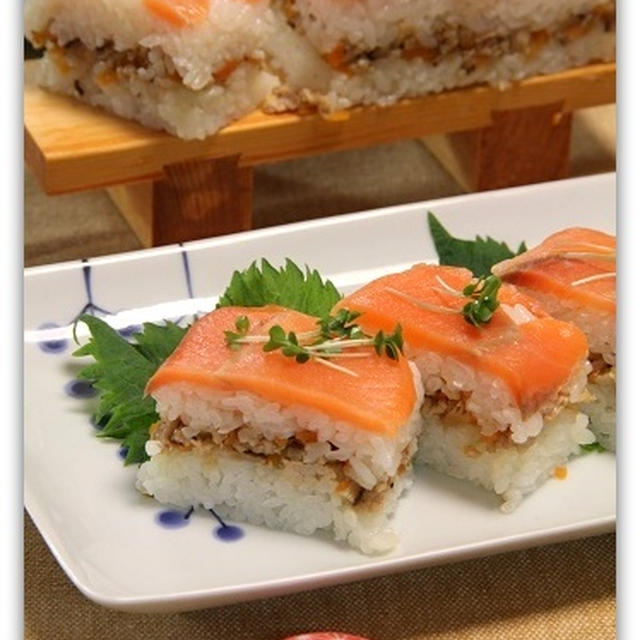 ひな祭りごはん スモークサーモンの押し寿司 By Miyukiさん レシピブログ 料理ブログのレシピ満載