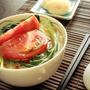 さっぱりこっくり中華風胡麻ダレトマト饂飩で休日は昼から…酒が……