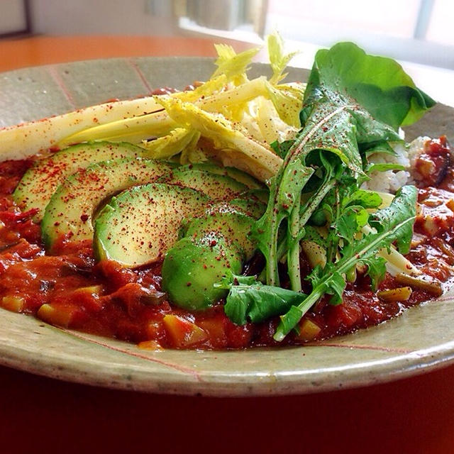 トマトホール缶をパッセしたのでリメイクトマトカレーhaベジカレー に^_^