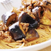 ナスとひき肉のボロネーゼパスタ