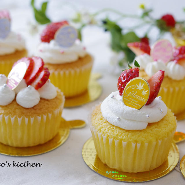 苺のデコカップケーキ By みゅまこさん レシピブログ 料理ブログのレシピ満載