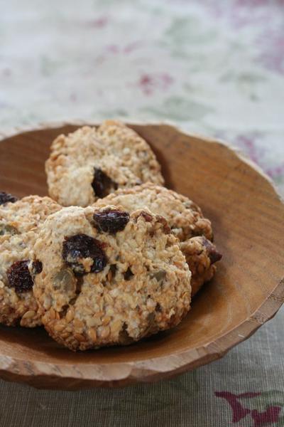 ココナッツオイルで作る『オーツとラムレーズンのクッキー』