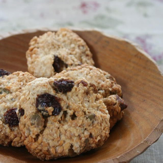 ココナッツオイルで作る『オーツとラムレーズンのクッキー』