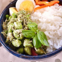 変色しない春菊ソースで枝豆ジャコのニンニク炒め丼