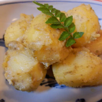 新じゃがの煮っころがし　山椒味噌　チーズ風味