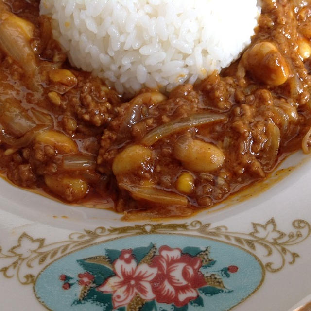 休日夕飯！野菜ジュースでたっぷりひき肉と大豆のカレー♪と、もらっちゃった！？