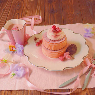 桜の厚焼きパンケーキの朝ごはん