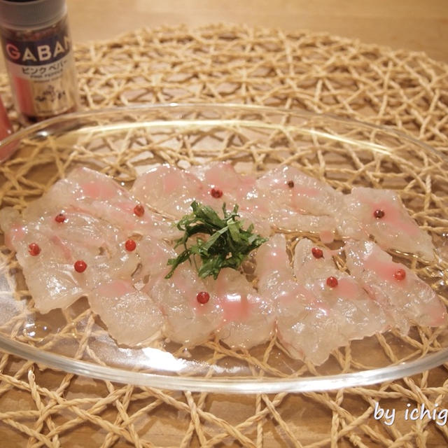 スパイス大使｜年末年始のごちそうレシピ　ピンクペッパーとピンク醤油で鯛のカルパッチョ
