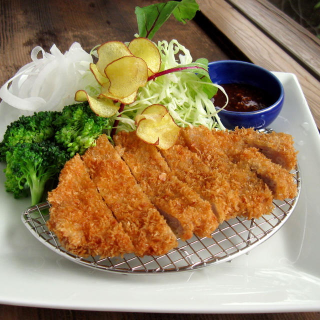 Tonkatsu  (Deep fried pork cutret)