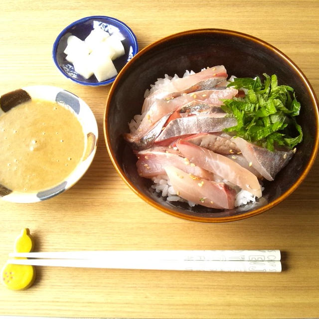 鰺のゴマだれ刺身丼