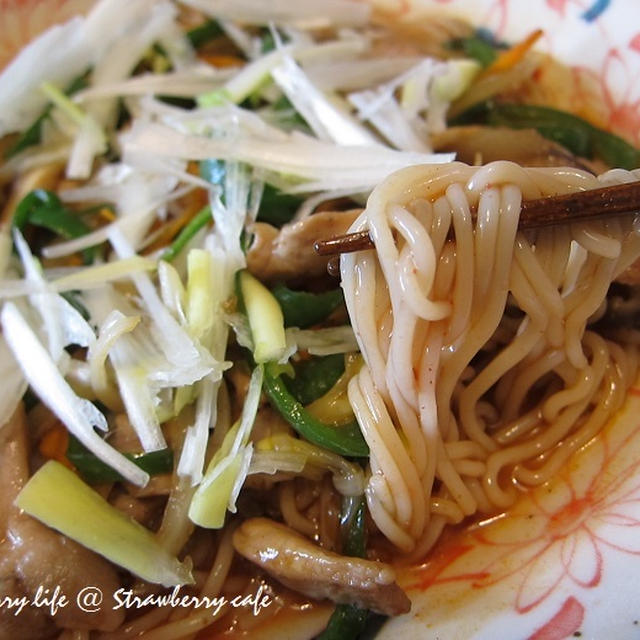 シャキシャキ炒め野菜のピビン麺。