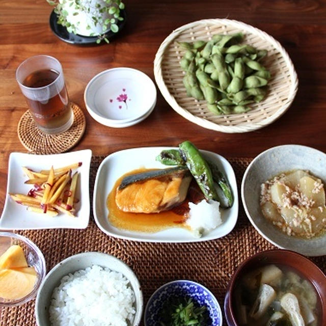 ぶりの照り焼きとか、黒大豆枝豆とか。すごく和食です！