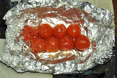 炭火で作る『プチトマト』のホイル焼