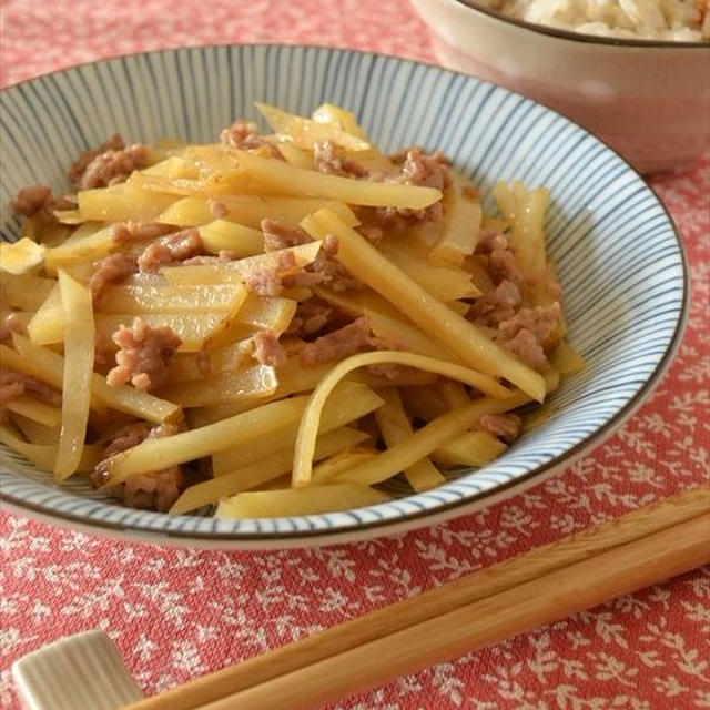 【ココナッツオイル】じゃが芋とひき肉の金平