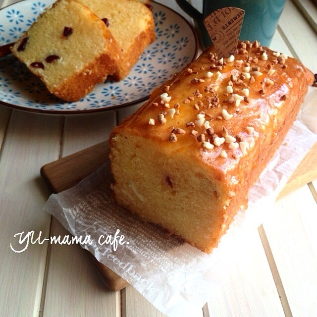 ホワイトチョコとクランベリーの春色パウンドケーキ。