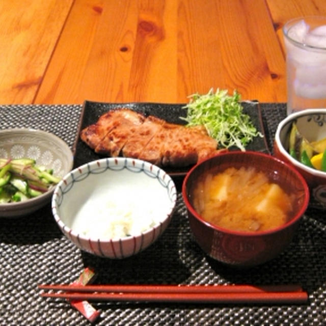 椰子の実と豚肉の味噌漬け焼きと宇宙ゴミ？
