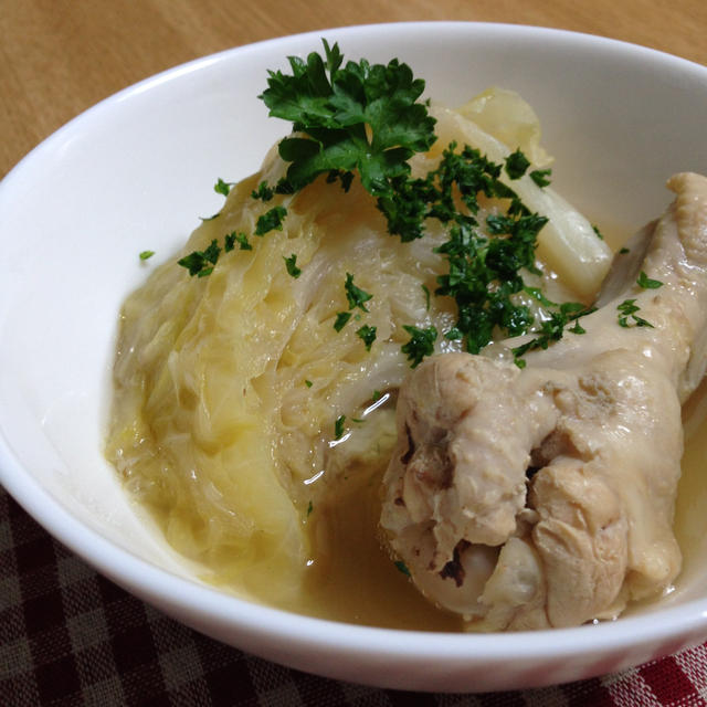 キャベツと鶏手羽元のスープ煮