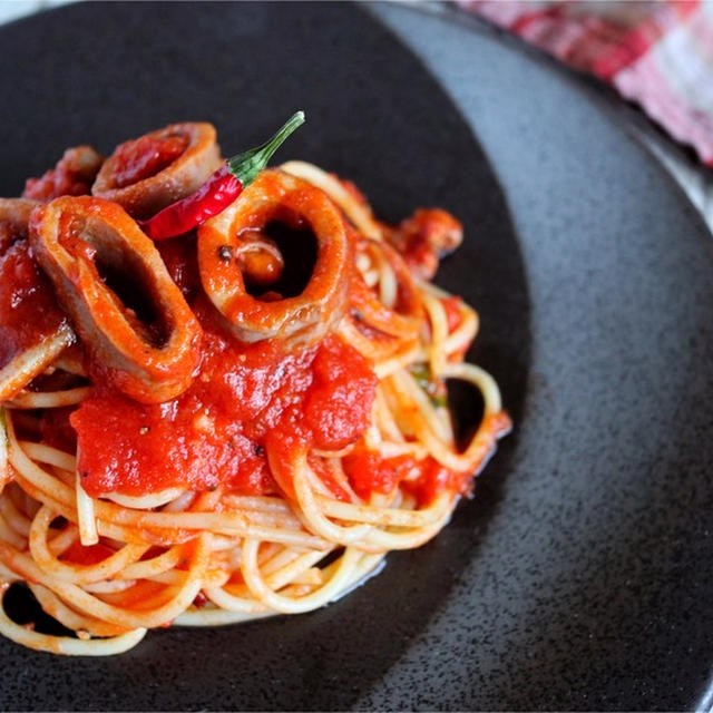 【コスパ最高！】イカ缶の海鮮トマトパスタ