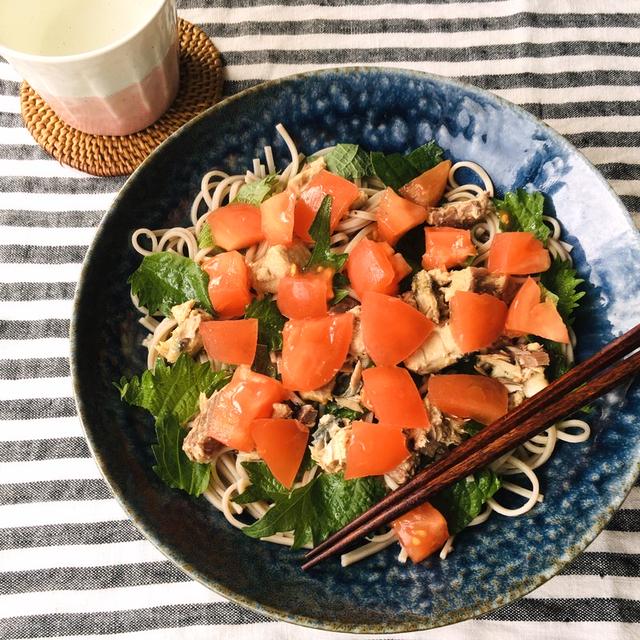 トマトと青じそ＆鯖缶の、お蕎麦