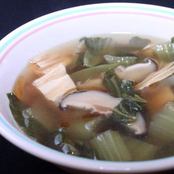乾燥湯葉と青梗菜の中華スープ