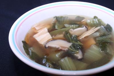 乾燥湯葉と青梗菜の中華スープ