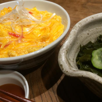 プチプチが癖になる〜魚卵と鶏卵でとびっこ丼