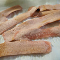 カリカリ　ピリリ　魚肉ソーセージチップ