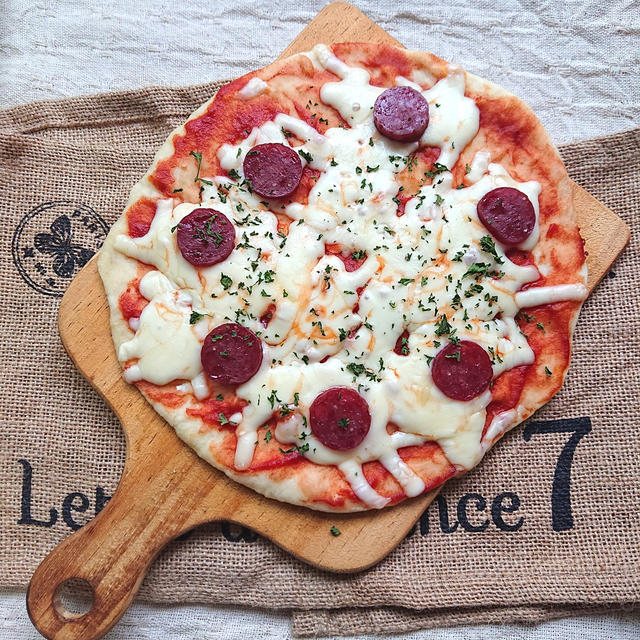 どこにでも売っている材料でフライパンで簡単ピザ By おなかがぺこりんさん レシピブログ 料理ブログのレシピ満載