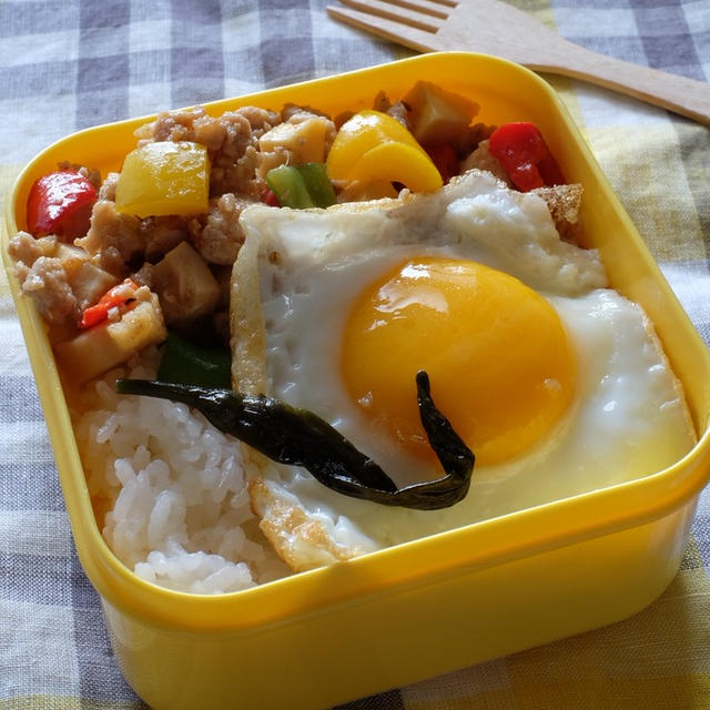 冷蔵庫の残り物で美味しい発見♪ガパオ風弁当♪