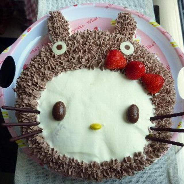 トトロをかぶったキティちゃんのケーキ By しゅな さん レシピブログ 料理ブログのレシピ満載