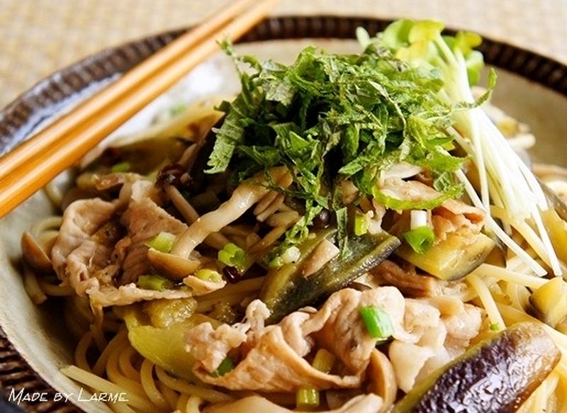 お箸で食べる夏野菜と豚肉のピリ辛和風スパゲッティ