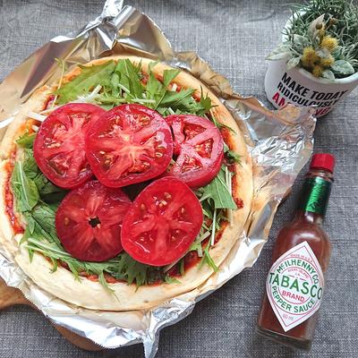 トマトと水菜のオリンピックピザ（業務スーパーのピザ生地）