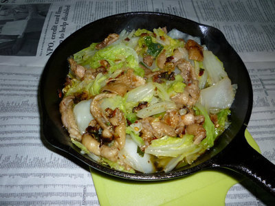 イシスキで鶏皮＋白菜＋白ネギの炒め物