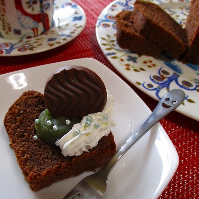 抹茶餡とホイップで楽しむグルテンフリーココアケーキ♪