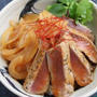 黄金色の玉ねぎソースで鮪のステーキ丼