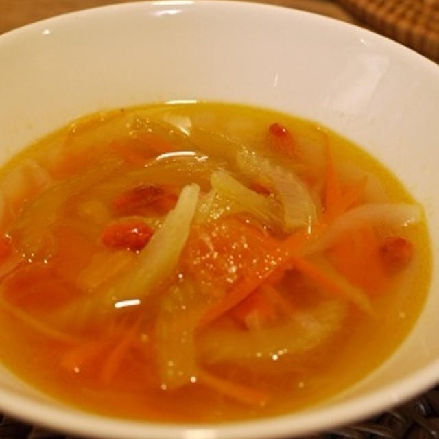 枸杞子入り薬膳野菜スープ