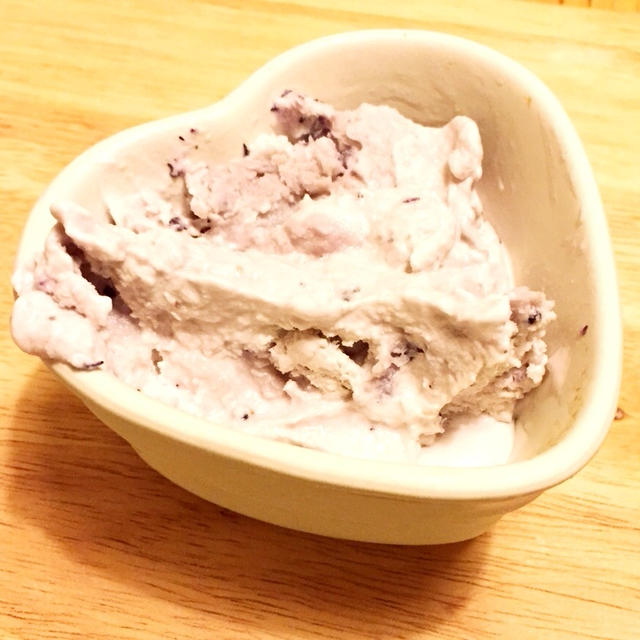 冷凍庫まで15分の手間なしブルーベリーアイスクリーム