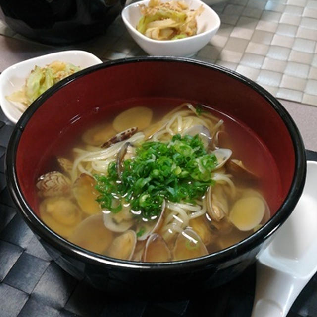 懐かしい香りと味！～アサリ入り煮干しラーメン～