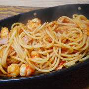 えびとベーコンのトマトパスタ
