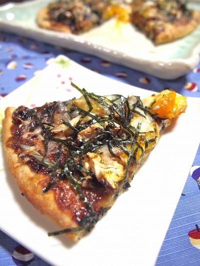 さんまの蒲焼缶で山葵クリーム米粉ピザ