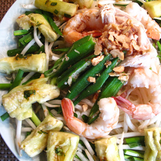 手延べうどんのタイ風冷麺