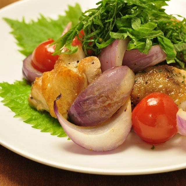 鶏肉とシソと紫玉ねぎのカラフルシンプルソテー