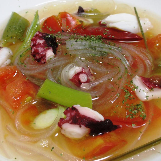 タコと春雨のトムヤム風味スープ