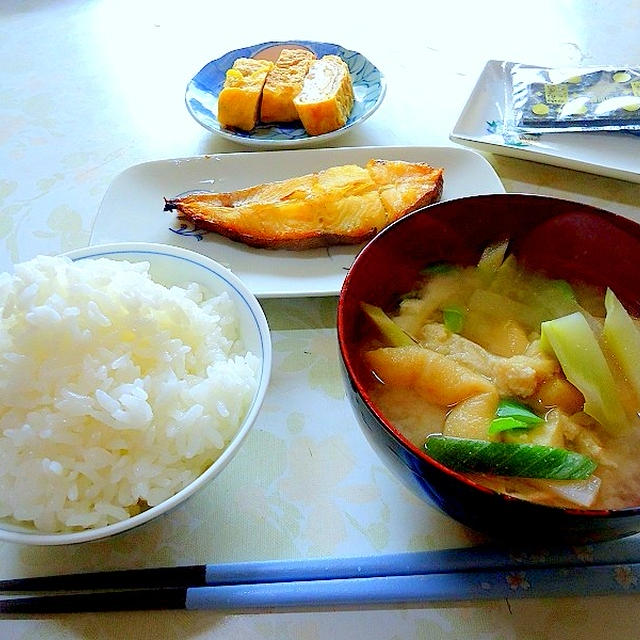 今日の朝ごはんは、" 基本の和朝食 " 