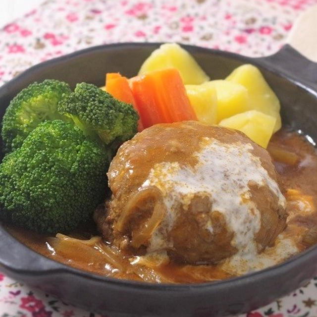 チーズ入り煮込みハンバーグ