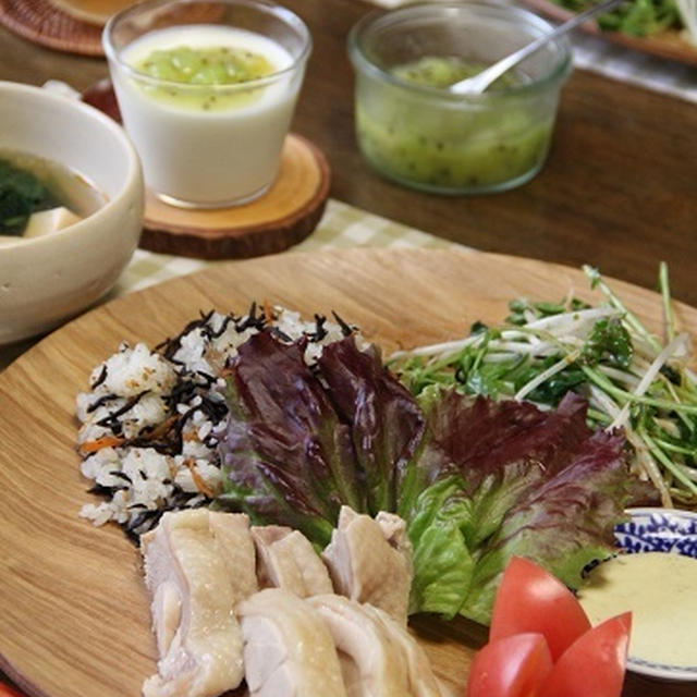 しっとり～やわらか♪ゆで鶏とひじきごはん。和食ワンプレート。