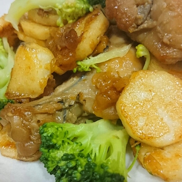 大和芋と鶏手羽元の梅肉炒め。焼いたお芋がホクホクです(#^^#)♪
