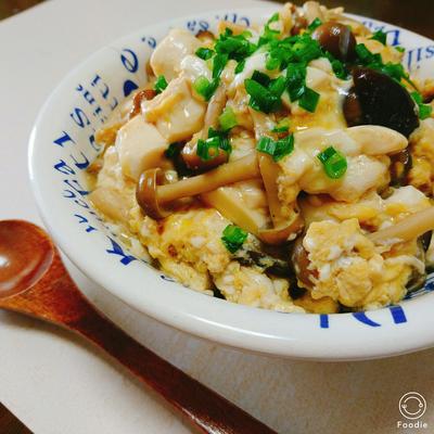 豆腐ときのこの玉子丼